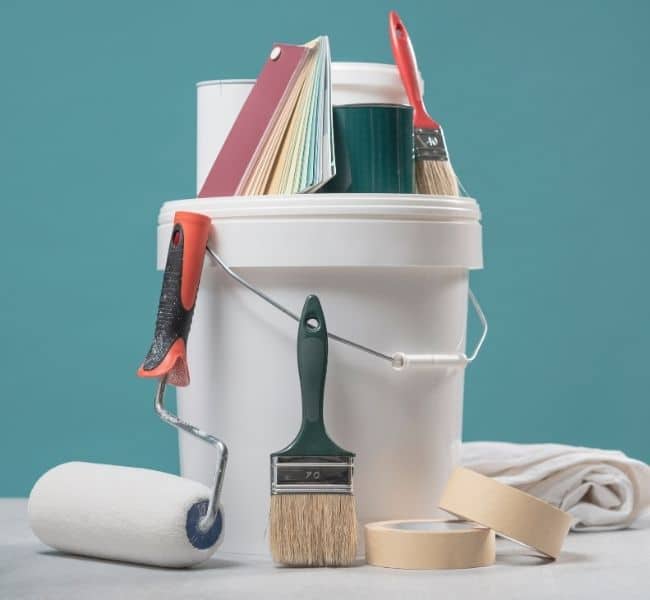 Brocha y herramientas de pintor profesional