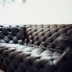 limpiar un sofá de cuero